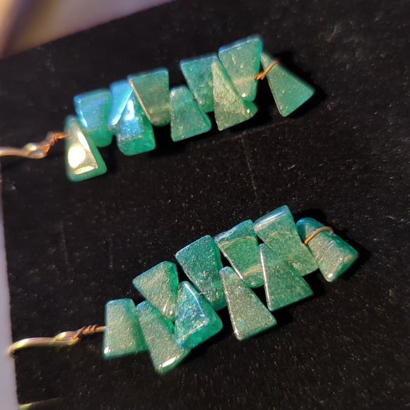 Green aventurine on 14k rolled gold earrings, in artist painted gift box - Picture 2 of 8